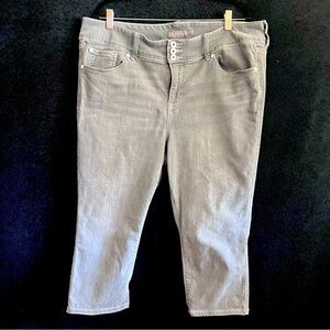 Grey crop Torrid jegging jeans sz. 20